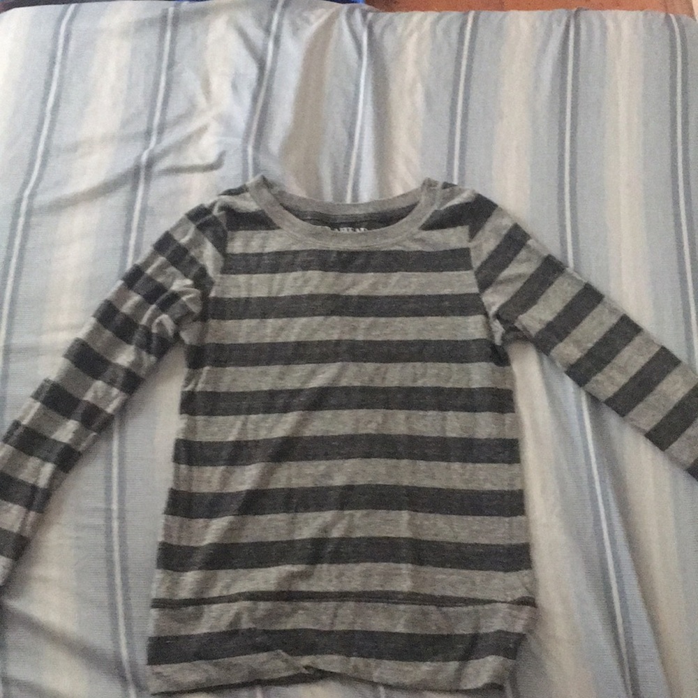 A Long sleeves shirt